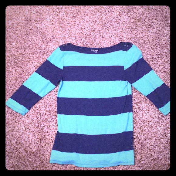 Long sleeve shirt. 3 quarter length sleeves. - Picture 1 of 1